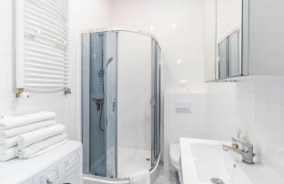 Apartament z osobną sypialnią w pięknej kamienicy w centrum - 4