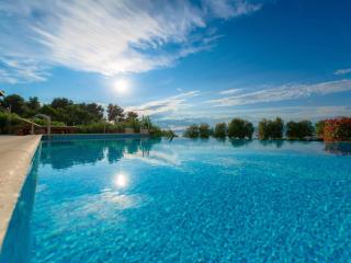 Beautifully Decorated Villa Near Green Village - Mirce - 0