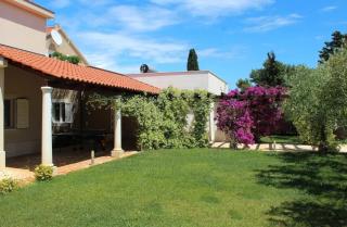 Beautifully Decorated Villa Near Green Village - Mirce - 3