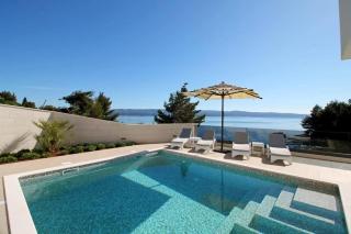 Luxury Villa Offering Calm Atmosphere - Tice - 0