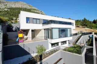 Luxury Villa Offering Calm Atmosphere - Tice - 3