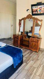 HostHub Guest House - 8
