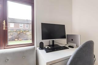 Modern Room with Bathroom & garden in a Shared House - No Kitchen - 8