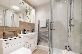 Modern Room with Bathroom & garden in a Shared House - No Kitchen - 5