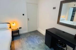 Spacious Open-Plan Modern House with Garden and Parking - Bristol - 1