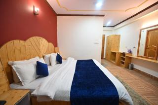 Krishana Cottage A Pure Veg !!!300 m From Hadimba Temple!!!Balcony Rooms!!!Veg Restaurant!!!Couple Friendly!!!Family Cottage!!! - 4
