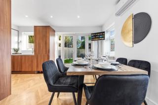 Air Conditioning Modern 4 BR house, Elev8 Stays - 0