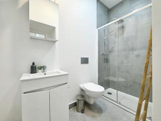 Minimalist Studio with Mezzanine - Lissabon - 3