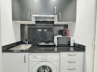 Minimalist Studio with Mezzanine - Lissabon - 1