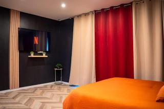 La VíOLA-ROOM Jacuzzi Netflix Balançoire Terrasse - Violès - 4