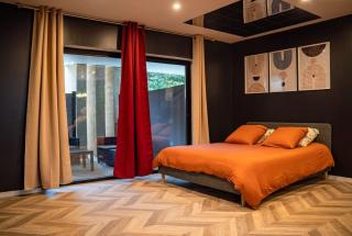 La VíOLA-ROOM Jacuzzi Netflix Balançoire Terrasse - Violès - 1
