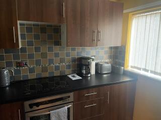 Tipton 2 Bedroomed long Stay Pad van or car free parking - 6