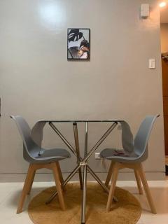 Modern Luxury Condo in Mckinley - Manila - 8