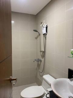 Modern Luxury Condo in Mckinley - Manila - 4