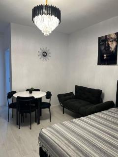 Balmoral Studio - Luxury Retreat - 1