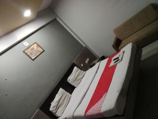 HOTEL CM PALACE & GUEST HOUSE & P.G ROOMS - Kalol - 9