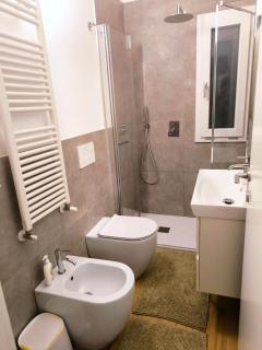 Appartamento "Laghetto 1" con tre camere e bagni privati cucina in condivisione - Castel San Pietro Terme - 8