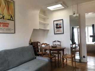 2 pièces sous les toits 6 personnes calme lumineux équipé - Paris - 8
