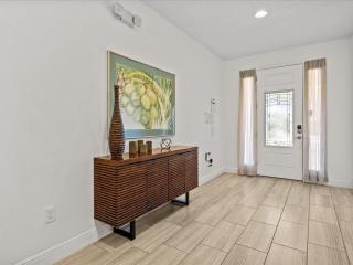 Luxury Gated Resort. 330 - 6