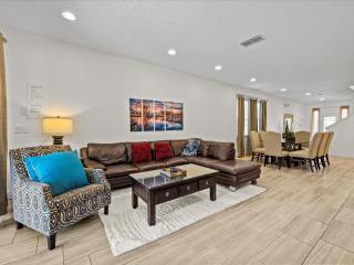 Luxury Gated Resort. 330 - 2