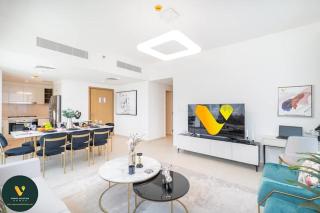 Vogue Downtown Views II with Direct Access to Dubai Mall Via a Climate Controlled Bridge, Three Bedroom Apartment plus kids room and Balcony with Burj Khalifa View - 1