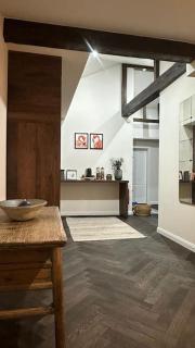 Charming One Bedroom Apartment near a Forest - 2