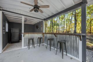 New Listing! Three Chimney Lodge - 4 Bed, Hot Tub - 2