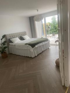 Stan- och strandnära poolvilla. - Halmstad - 5