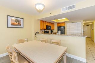 Gorgeous Oceanfront 3 Bedroom Condo! Sleeps 10 Guests! Compass Cove Mariner Tower 1217 - Myrtle Beach - 2