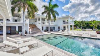 Stunning 6BR Villa Near Longue Bay Beach - 6