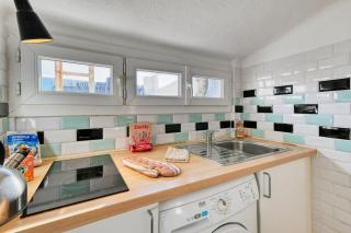 Le Grand Marseillais Terrasse vu Notre Dame - 2