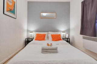 Le Grand Marseillais Terrasse vu Notre Dame - 1