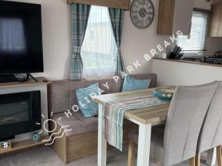 Sunny Nook - 3 bedroom home with garden on West Sands, Seal Bay Resort - Selsey - 7