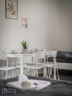 Voll ausgestattete Apartments mit Einzelbetten - Küche - WLAN - PKW-Parkplatz - 1