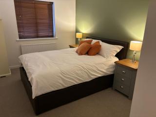 Superb Central Flat, 3 mins to Station and Parking - 5