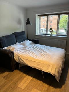 Superb Central Flat, 3 mins to Station and Parking - 4