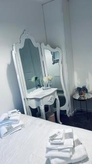 House - Sleeps 6 Hot-tub & Free Parking - 7
