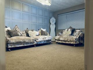 House - Sleeps 6 Hot-tub & Free Parking - 4
