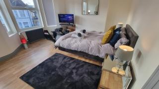5 Bed Home with Cinema, F1 Racing SIM, 1 GB Internet, BBQ, Garden, 20 Mins London, Parking, EV Port, Metro 5 mins walk - Londres - 9