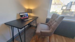 5 Bed Home with Cinema, F1 Racing SIM, 1 GB Internet, BBQ, Garden, 20 Mins London, Parking, EV Port, Metro 5 mins walk - Londres - 4