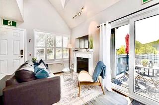 Ski in Ski Out 2 Bedroom, 2 level chalet with Hot Tub - 0