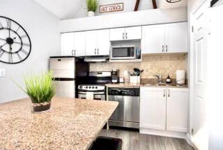 Ski in Ski Out 2 Bedroom, 2 level chalet with Hot Tub - 6