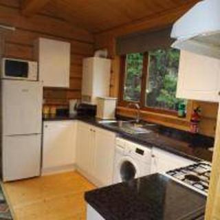Hand built log cabin at Avonvale Holiday Lodges - Evesham - 3