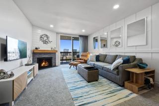 E209 - Tower 10 Seaside - Oceanside - 7