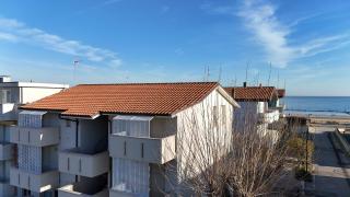 Trilocale con terrazzino a 30mt dal mare di Fano - F003 - Marotta - 9