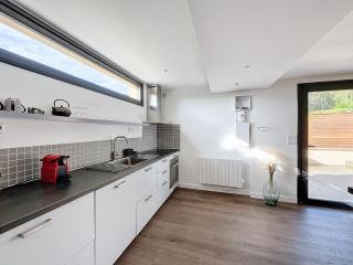 Le Secret de Medan - Jardin - parking PV - Paris - 1