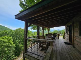 Bear Hug Cabin - 0