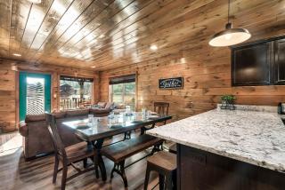 Luxury 5-BR Cabin Near Parkway and Dollywood with Game Room and Hot Tub - 5