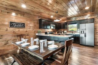 Luxury 5-BR Cabin Near Parkway and Dollywood with Game Room and Hot Tub - 1