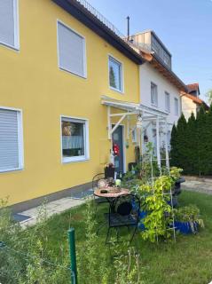 1 Privatzimmer möbliert gut ausgestattet und gute Anbindung Bus Bahn - Hohenbrunn - 5